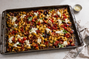 traybake-met-krokante-gnocchi-en-romige-burrata